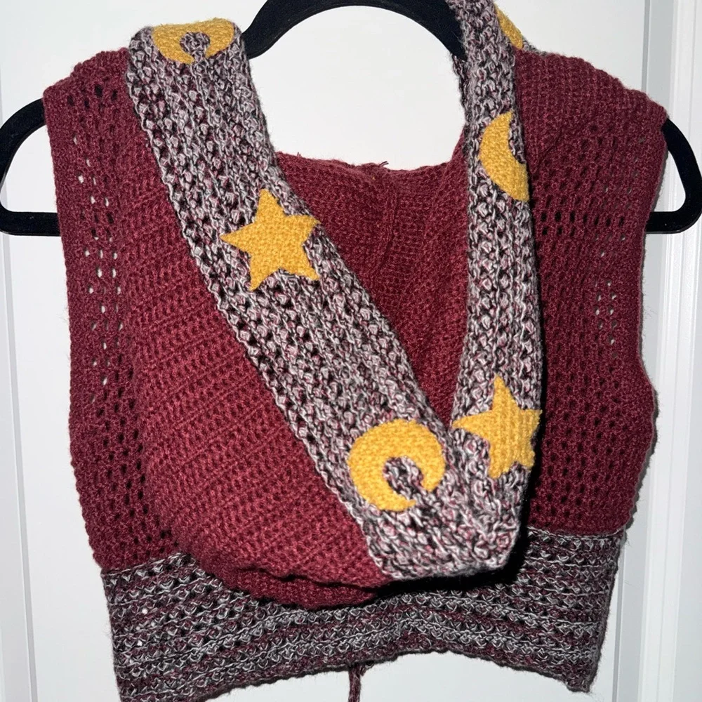 ROMWE Burgundy Knit Hooded Vest with Yellow Moon & Star Wicka Witch Crop Top - Picture 3 of 3